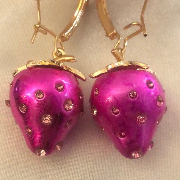 Betsey Johnson Gold Tone Metallic Fuchsia Strawberry Drop Earrings Crystal NWT - Picture 6 of 12